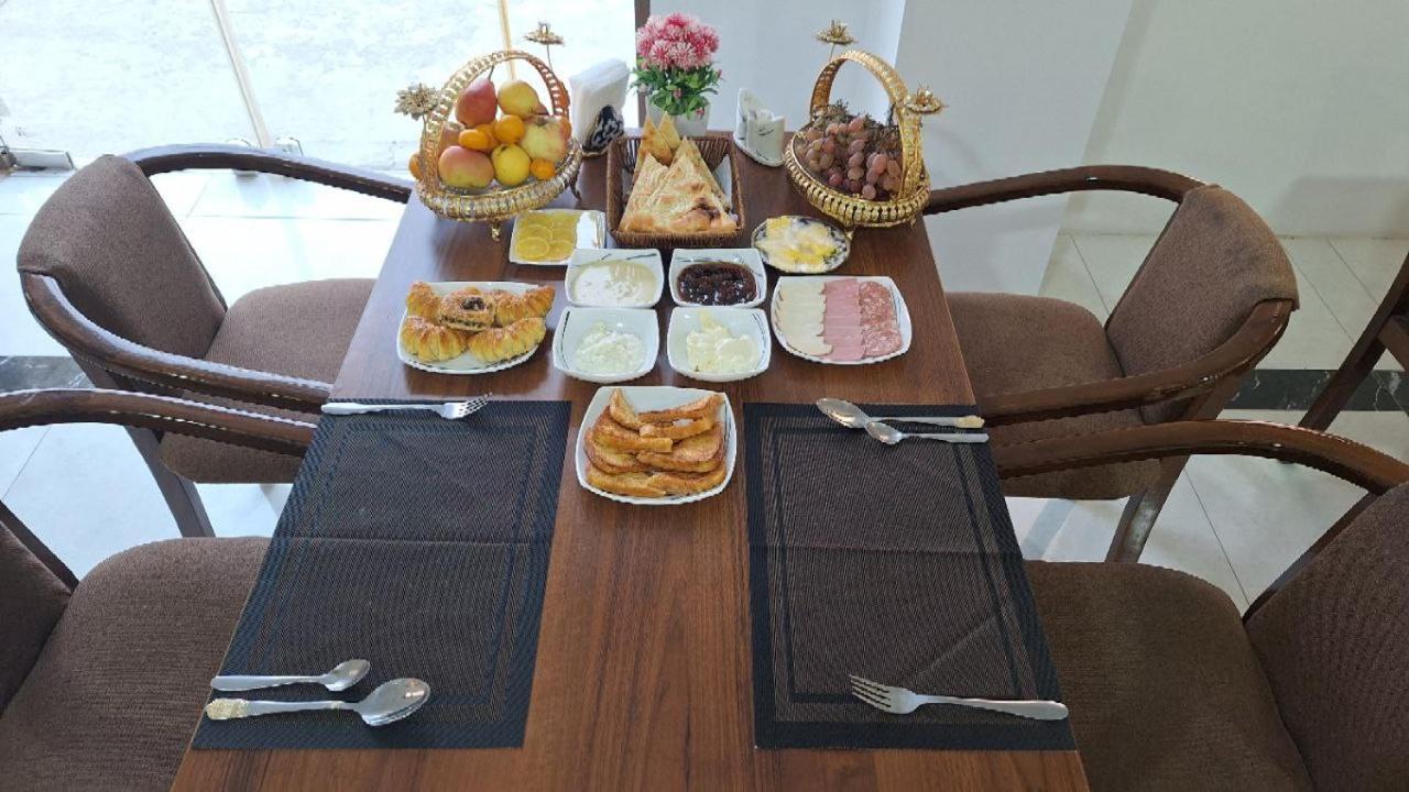 חיווה Sarbon Hotel מראה חיצוני תמונה