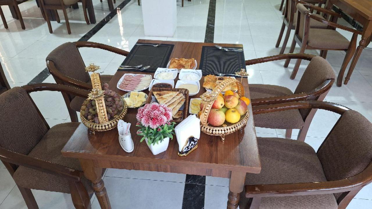 חיווה Sarbon Hotel מראה חיצוני תמונה
